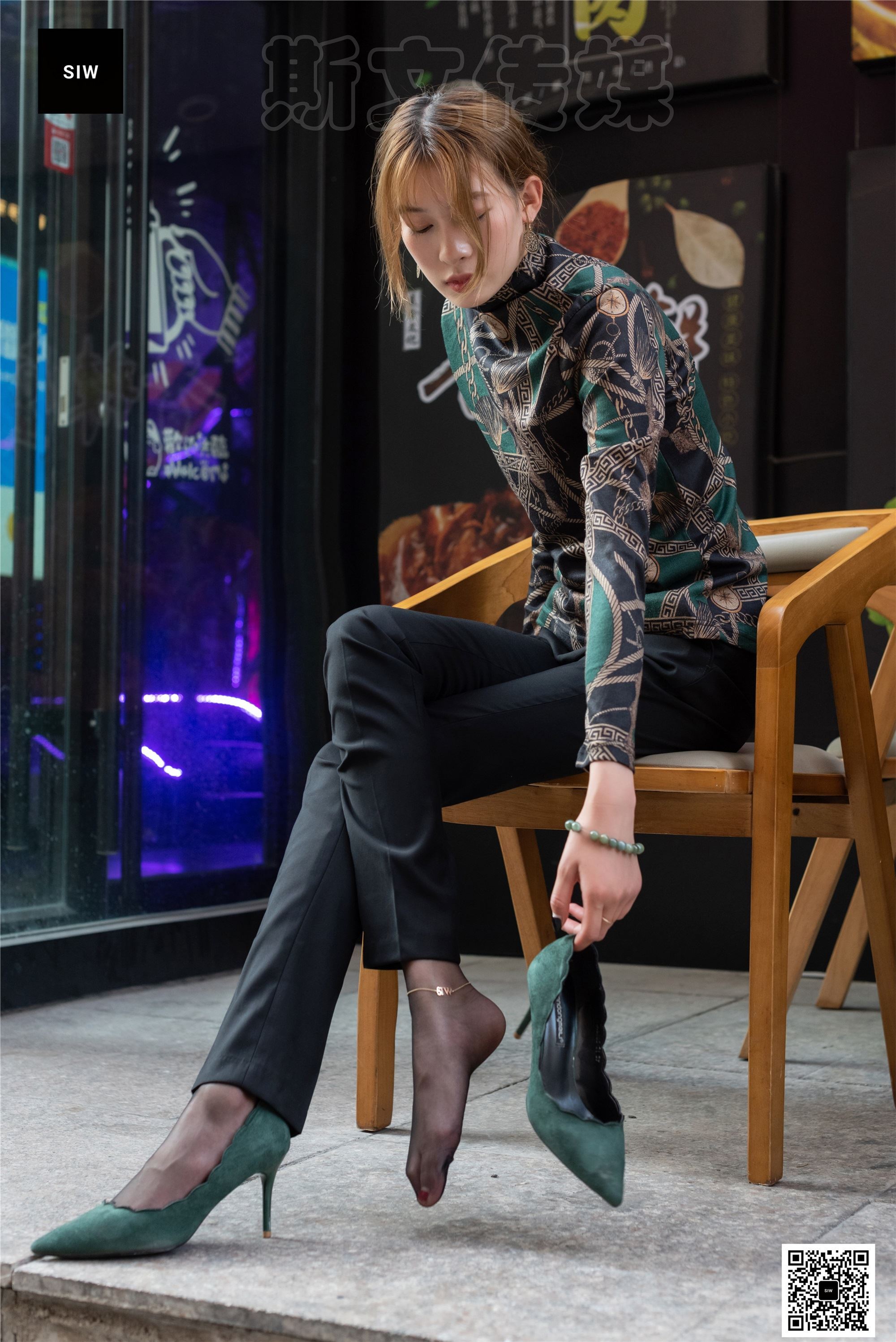 SIW斯文传媒 063 欧版翠绿印花高领长袖打底衫 - 新芳